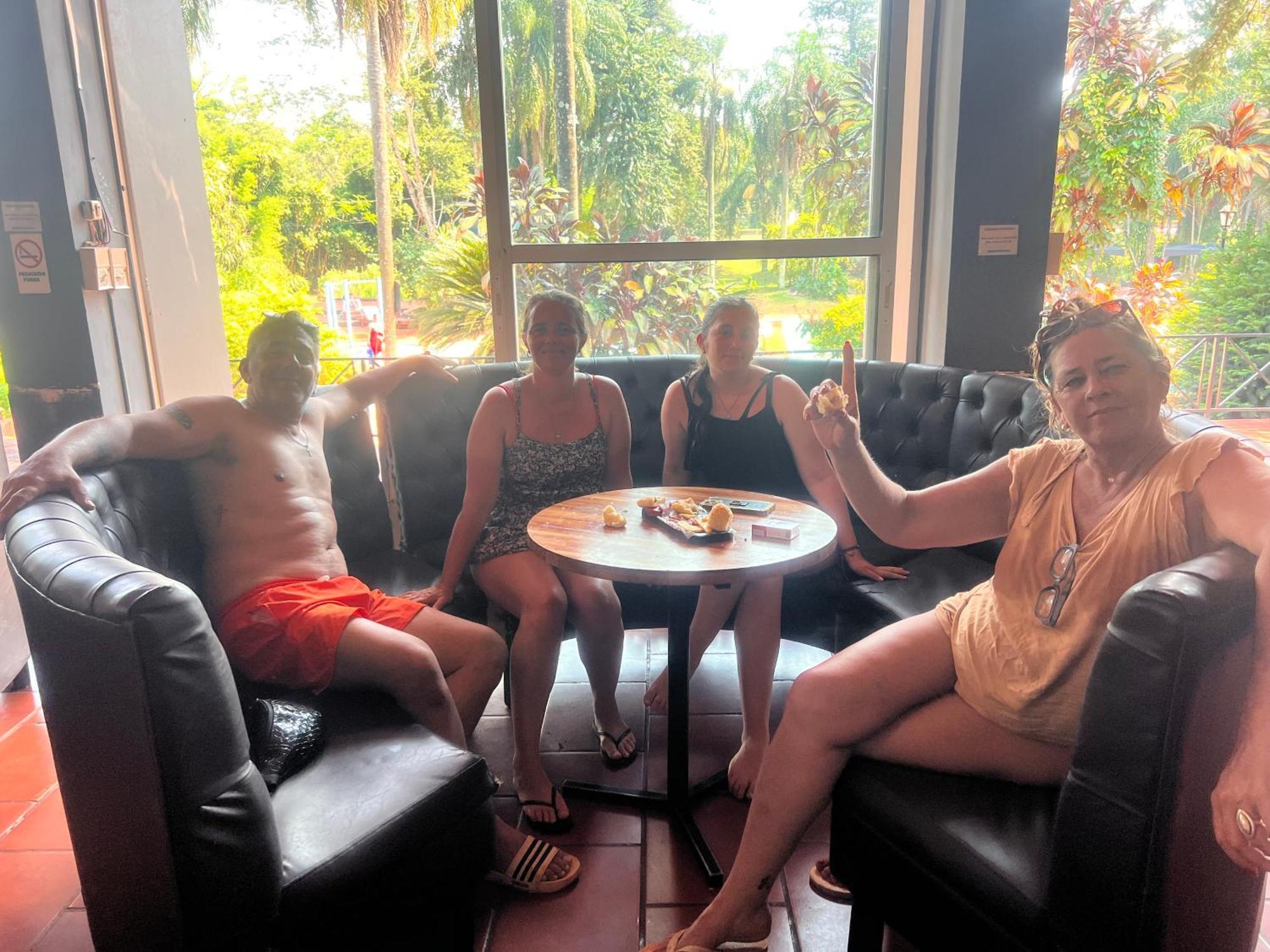 Beer Hotel Iguazu プエルト・イグアス エクステリア 写真