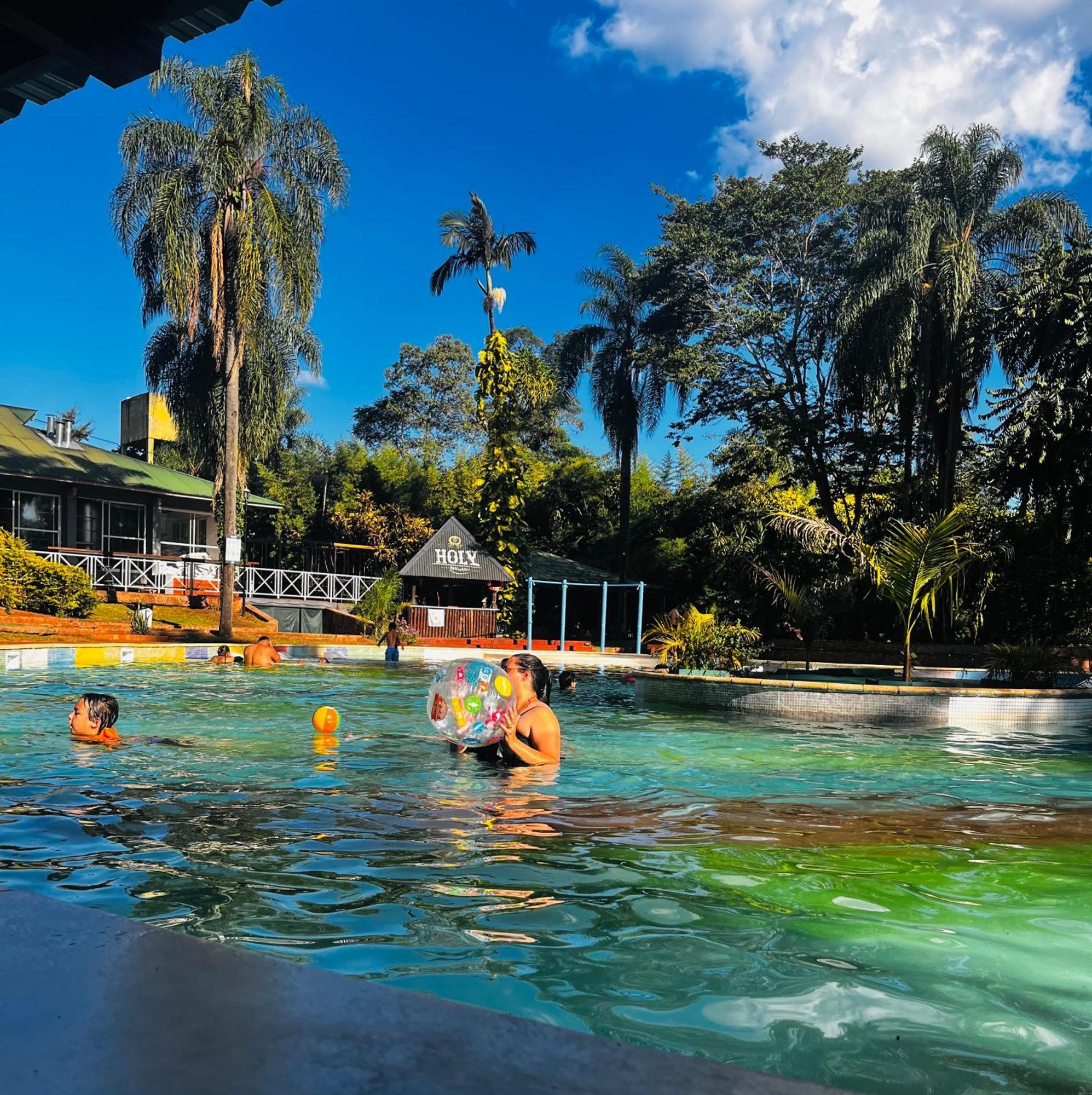 Beer Hotel Iguazu プエルト・イグアス エクステリア 写真